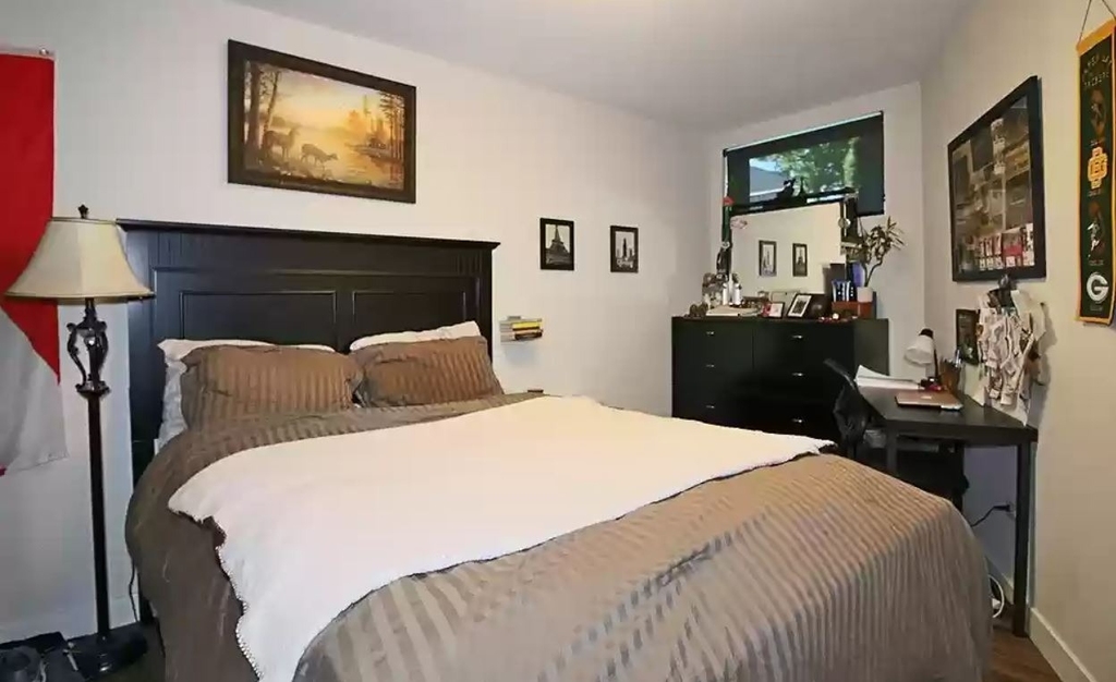 1045 W Cornelia Avenue - Photo 6