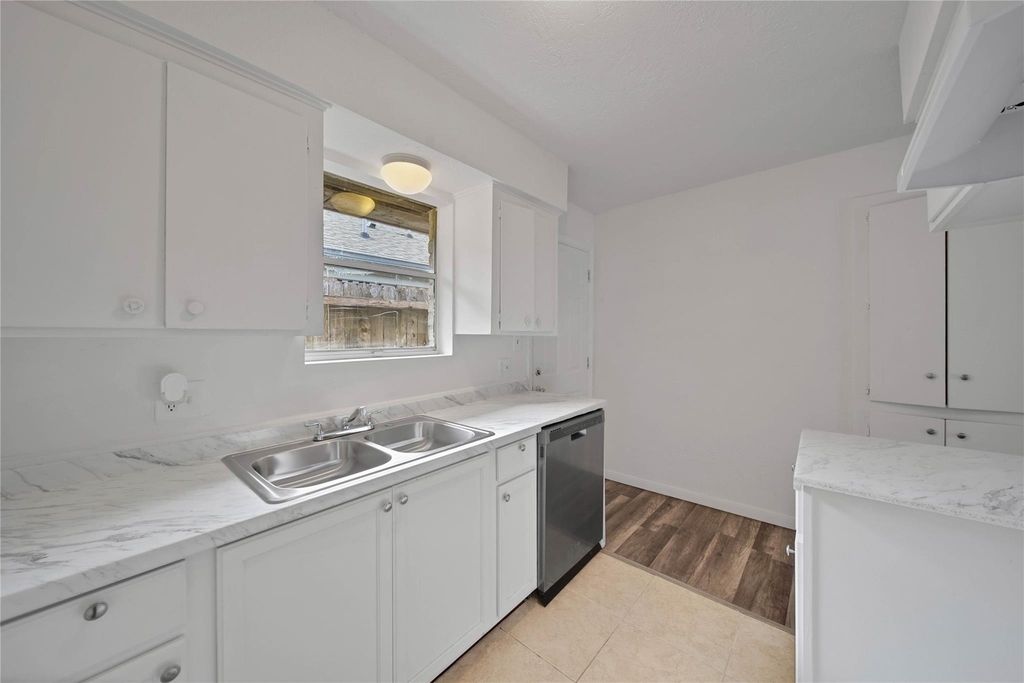 10006 Neuens Road - Photo 3