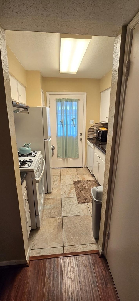 7918 Prestwood Drive - Photo 6
