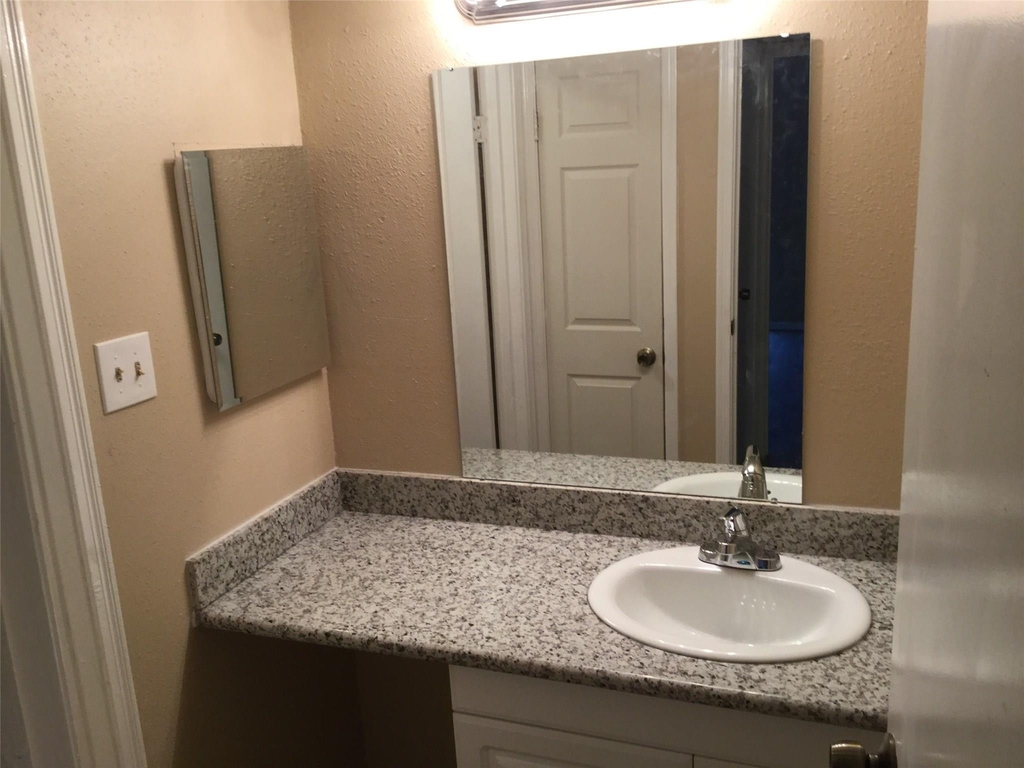 2120 El Paseo Street - Photo 2