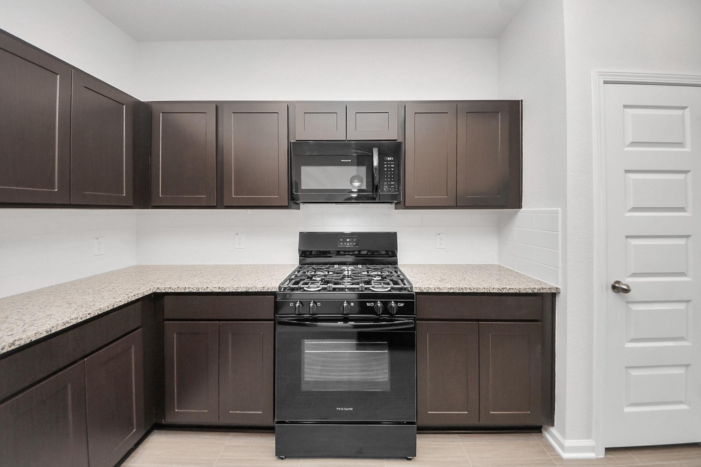 2715 Crested Creek Lane - Photo 26
