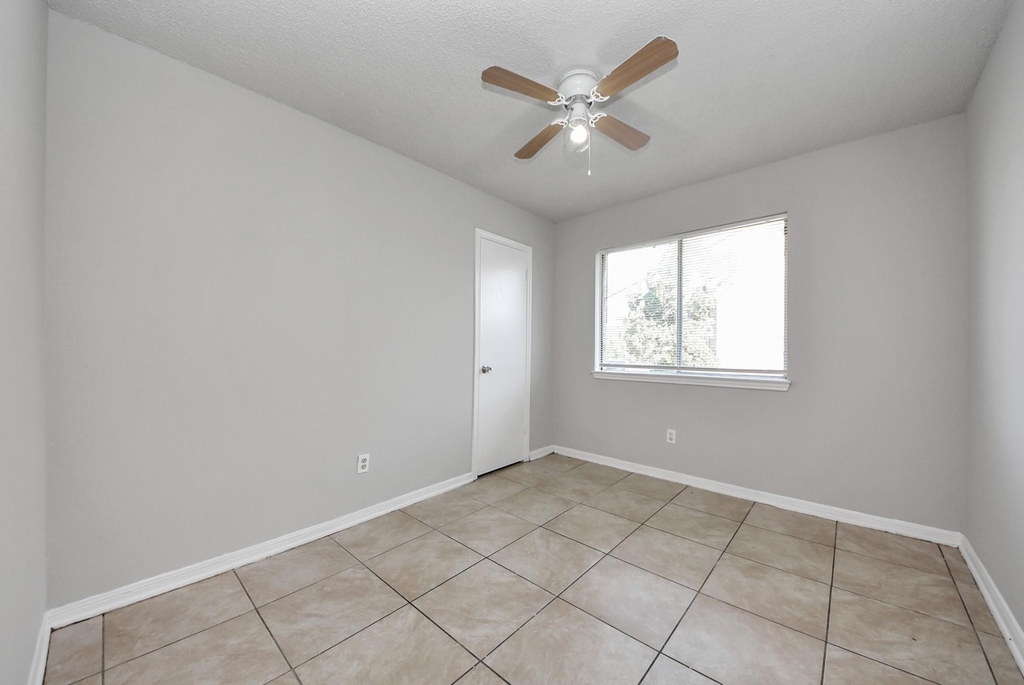 1911 Hammerwood Drive - Photo 24