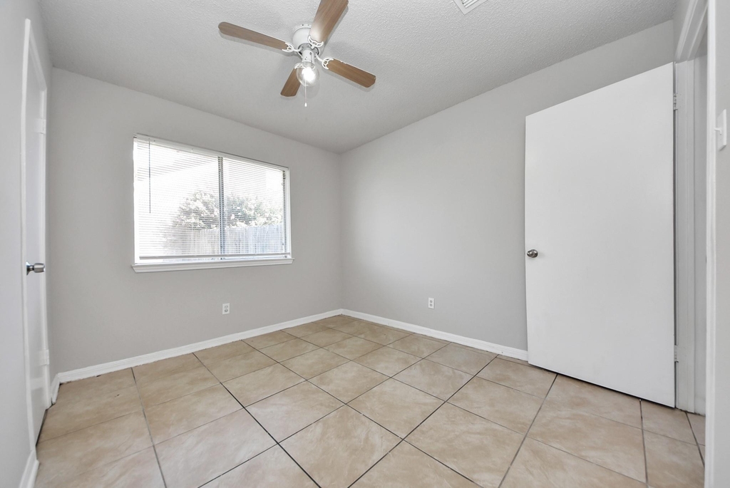 1911 Hammerwood Drive - Photo 25
