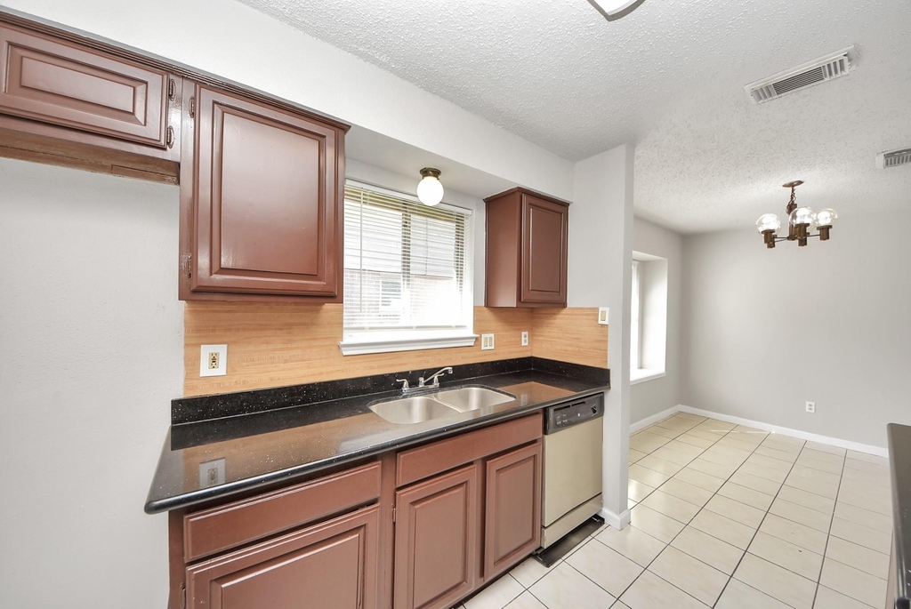 1911 Hammerwood Drive - Photo 20