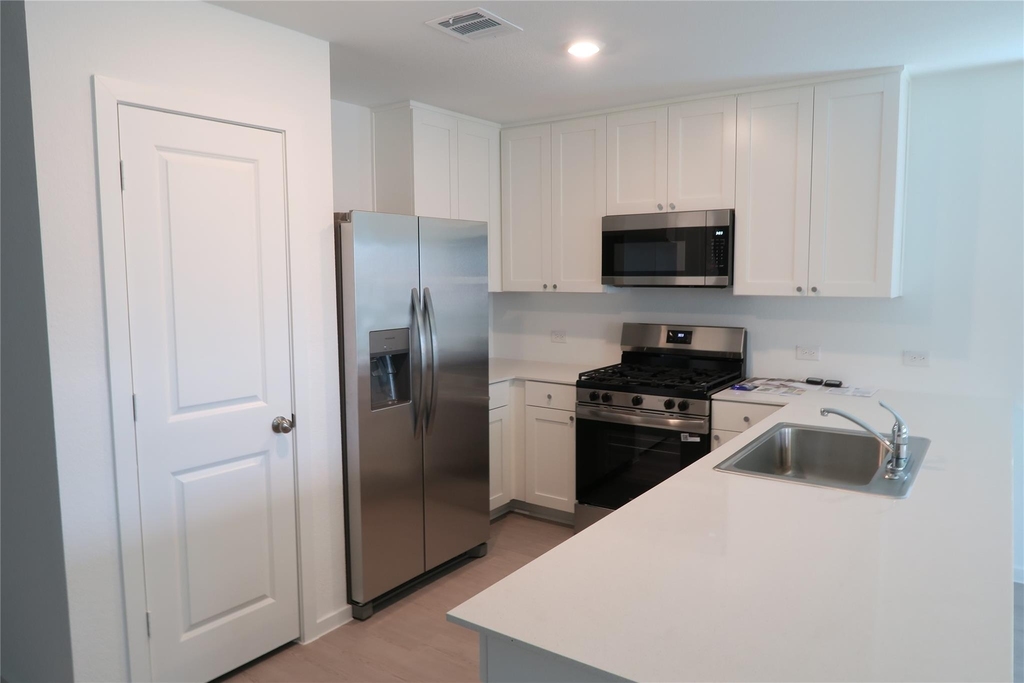 921 Woodhaven Lakes Drive - Photo 2