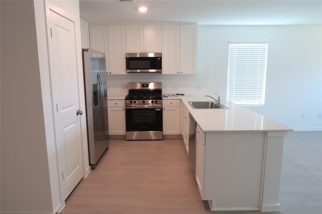 921 Woodhaven Lakes Drive - Photo 3