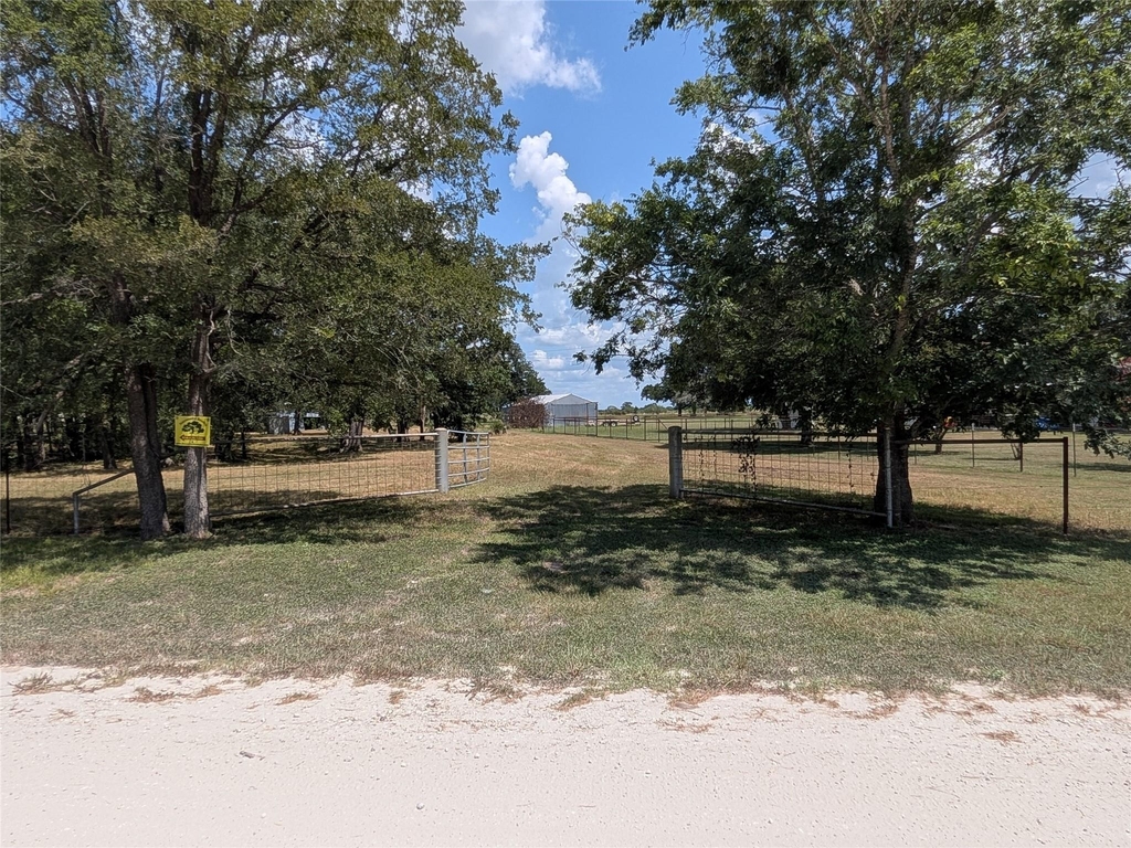 1139 County Rd 403 - Photo 41