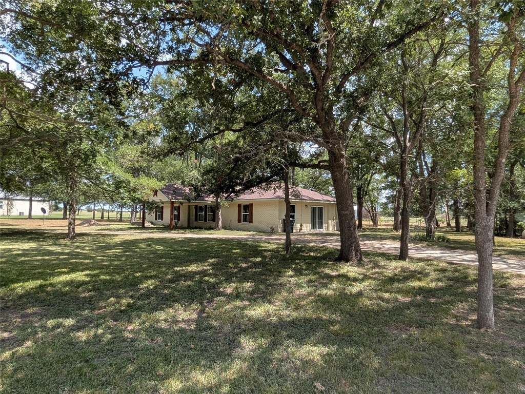 1139 County Rd 403 - Photo 40