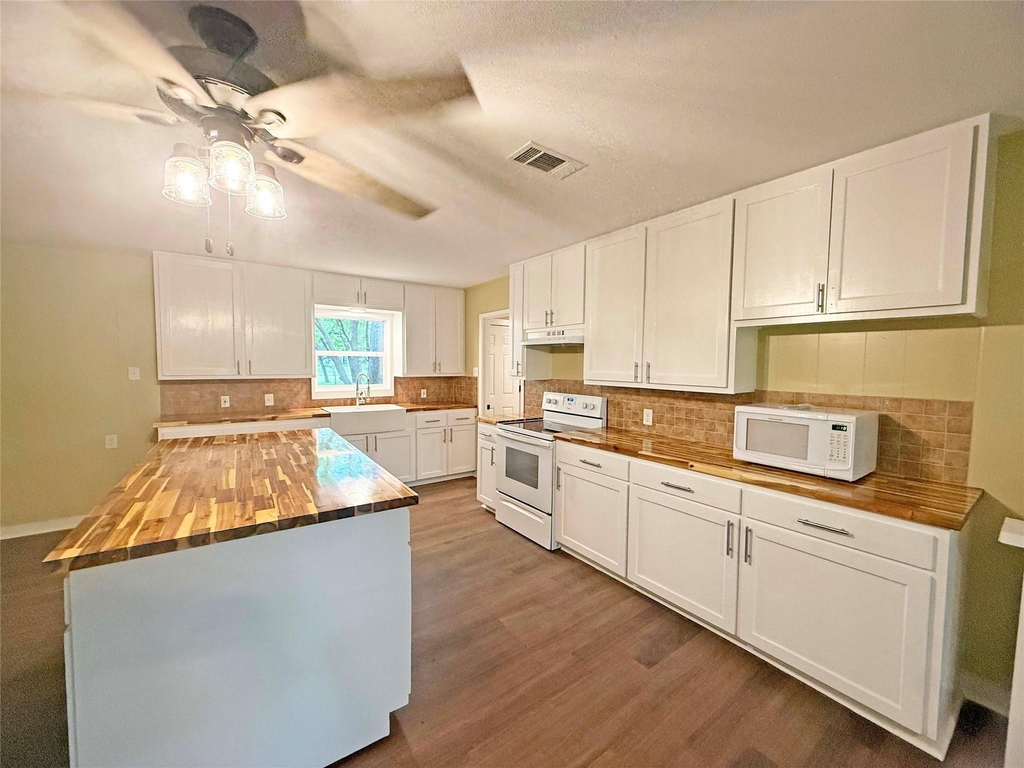 1139 County Rd 403 - Photo 8