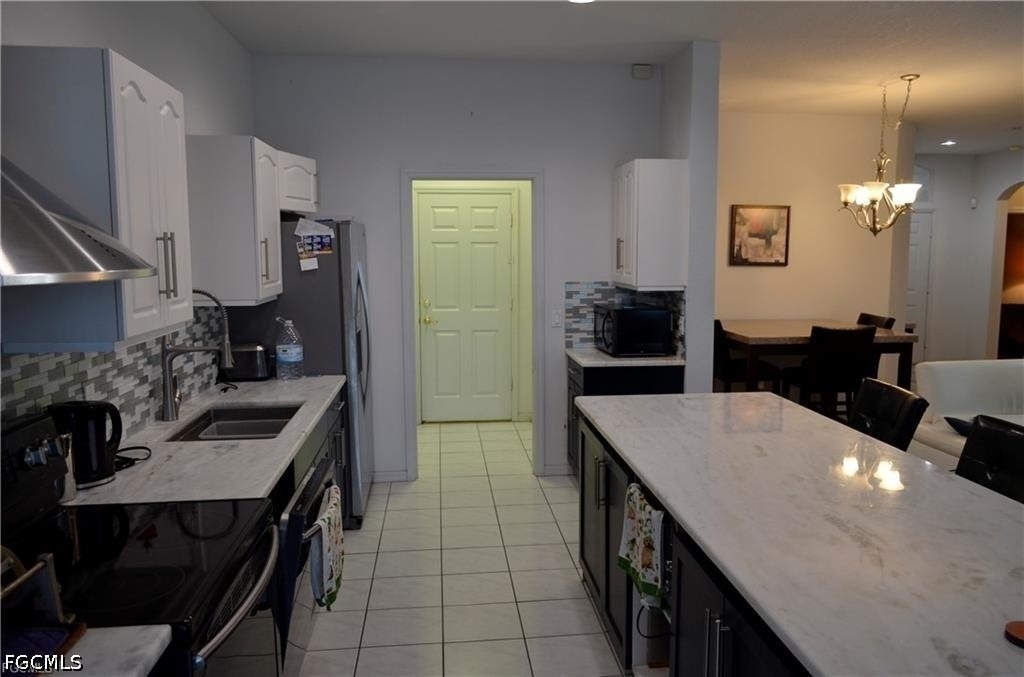 1702 Emerald Cove Drive - Photo 2