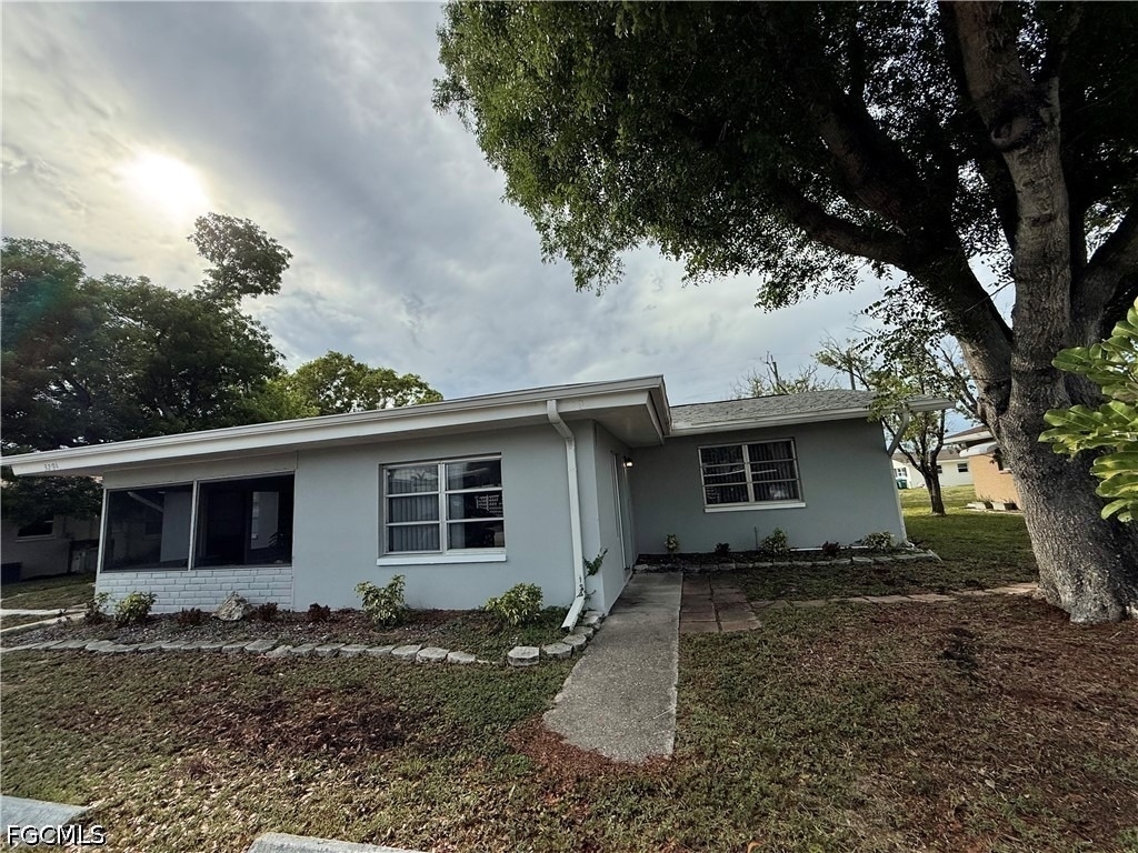 329 Tudor Drive - Photo 3