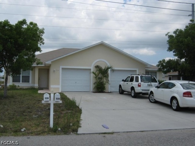 528 Ne 24th Place - Photo 0