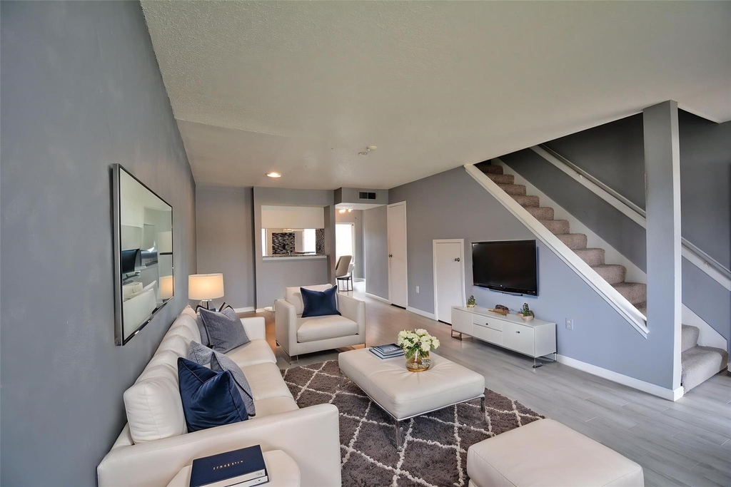 260 El Dorado Boulevard - Photo 3