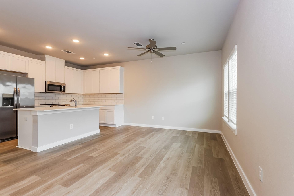 18342 W Centro Circle - Photo 4
