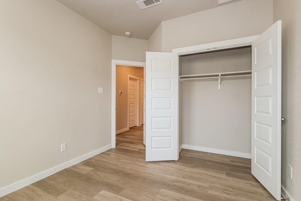 18342 W Centro Circle - Photo 13