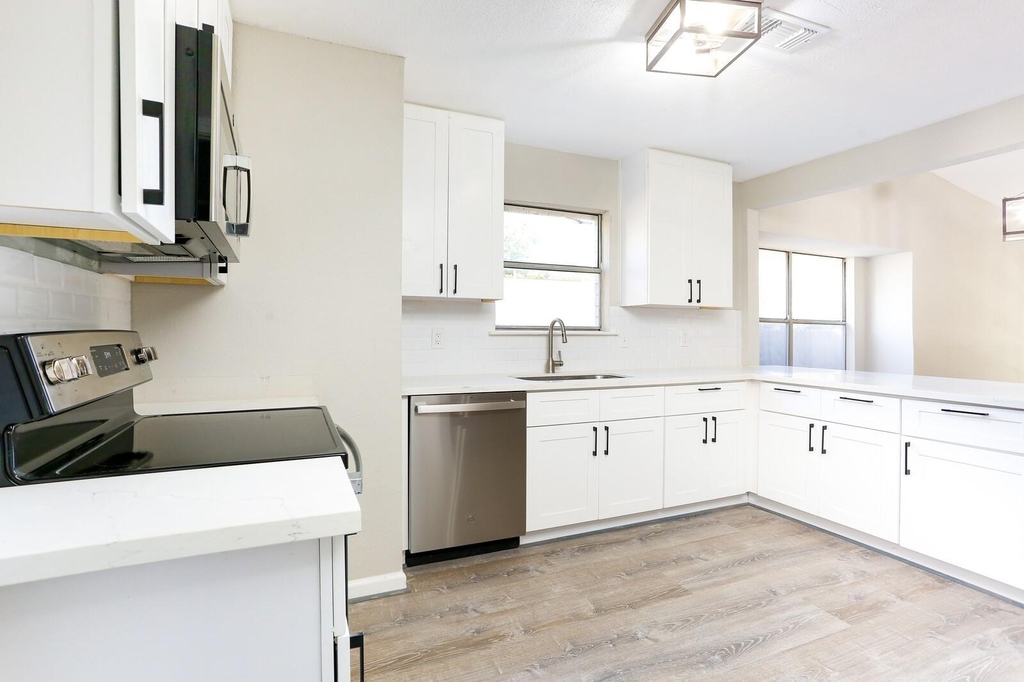 3305 Morning Drive - Photo 5