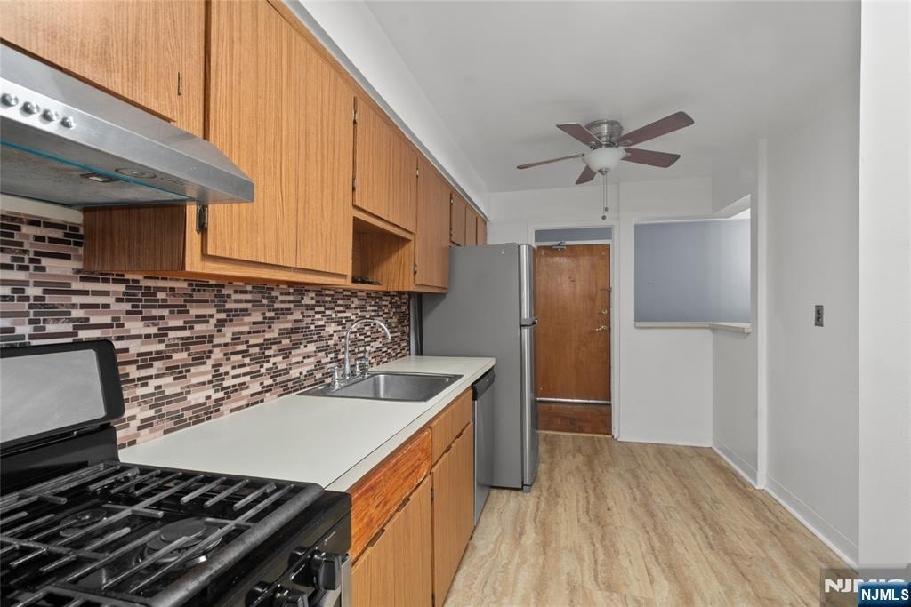 208 Anderson - Photo 7