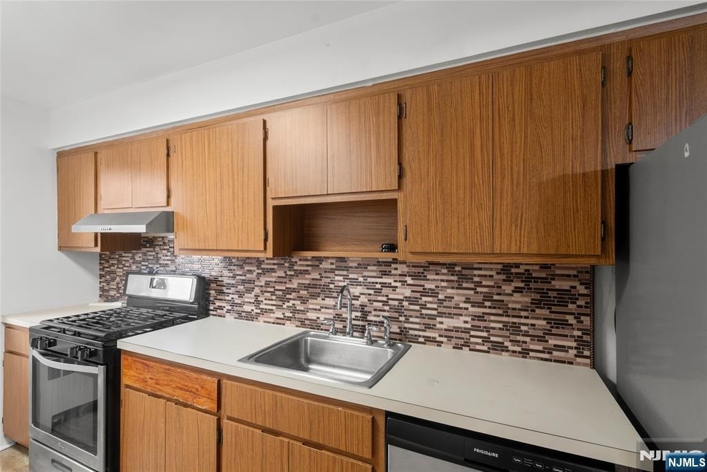 208 Anderson - Photo 4