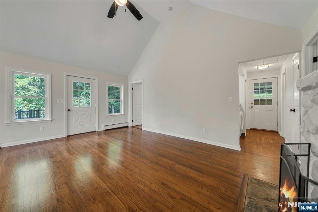 358 Lakeview - Photo 6
