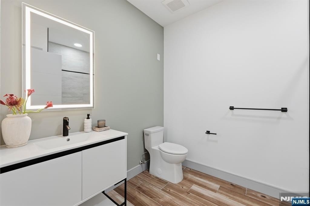1435 10th - Photo 9