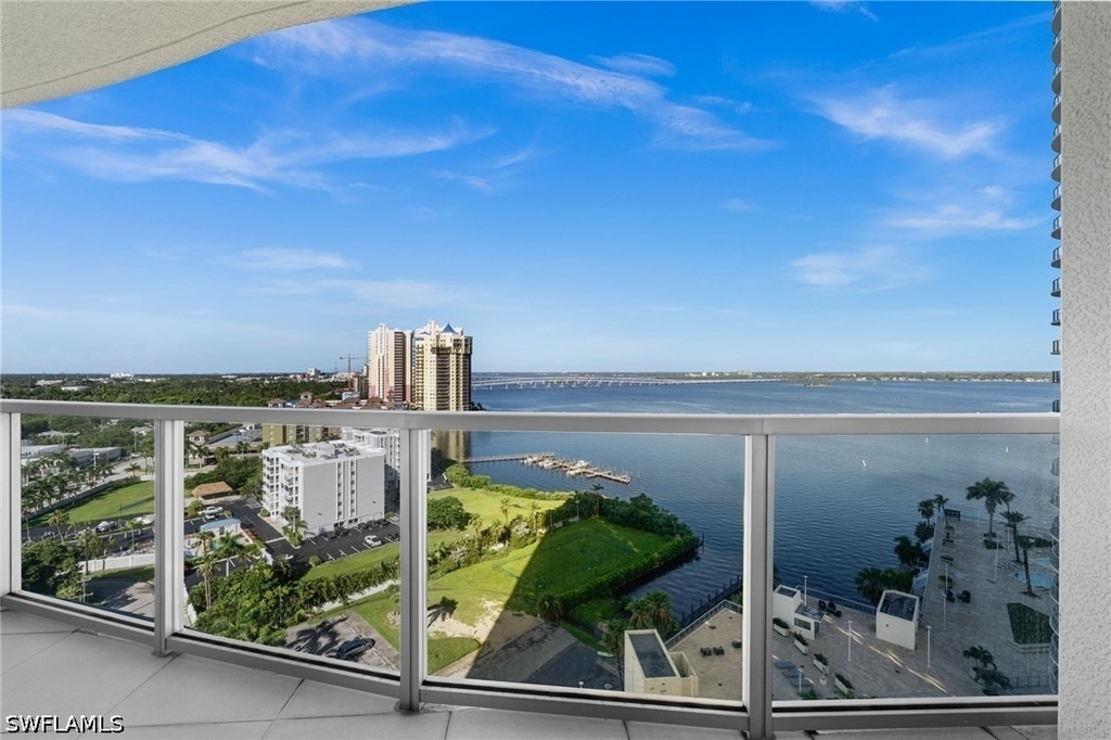 3000 Oasis Grand Boulevard - Photo 25