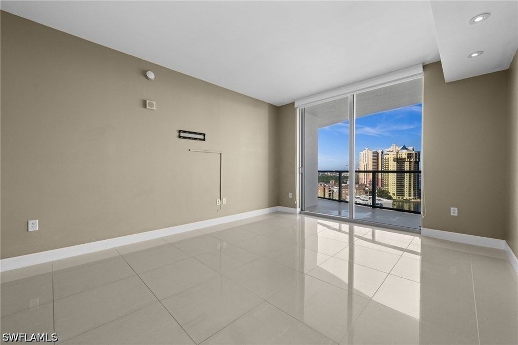 3000 Oasis Grand Boulevard - Photo 12
