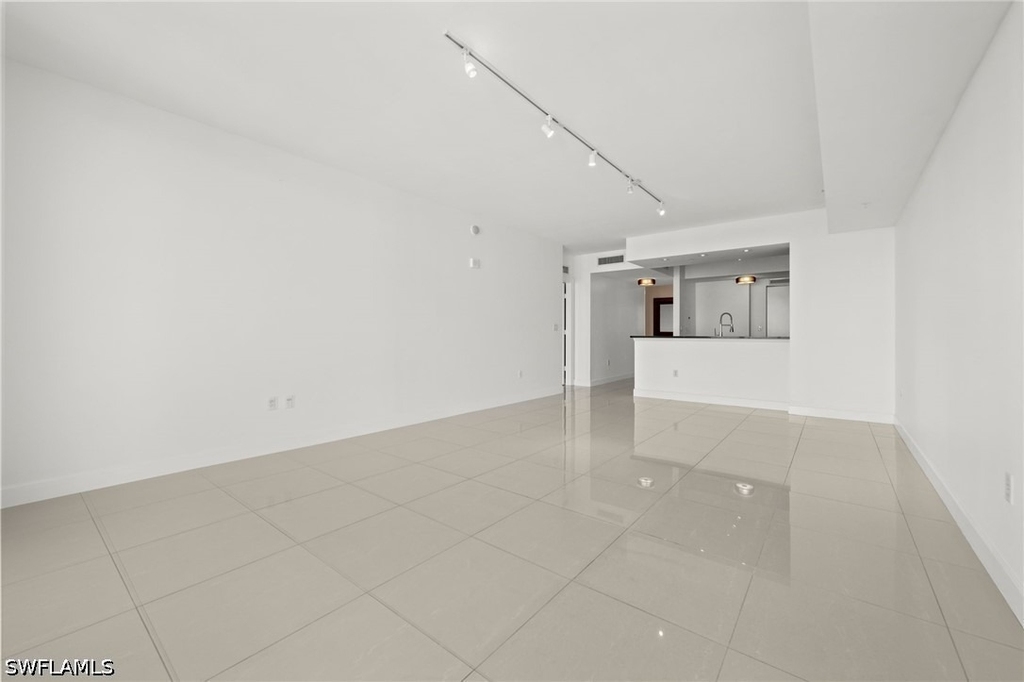 3000 Oasis Grand Boulevard - Photo 13