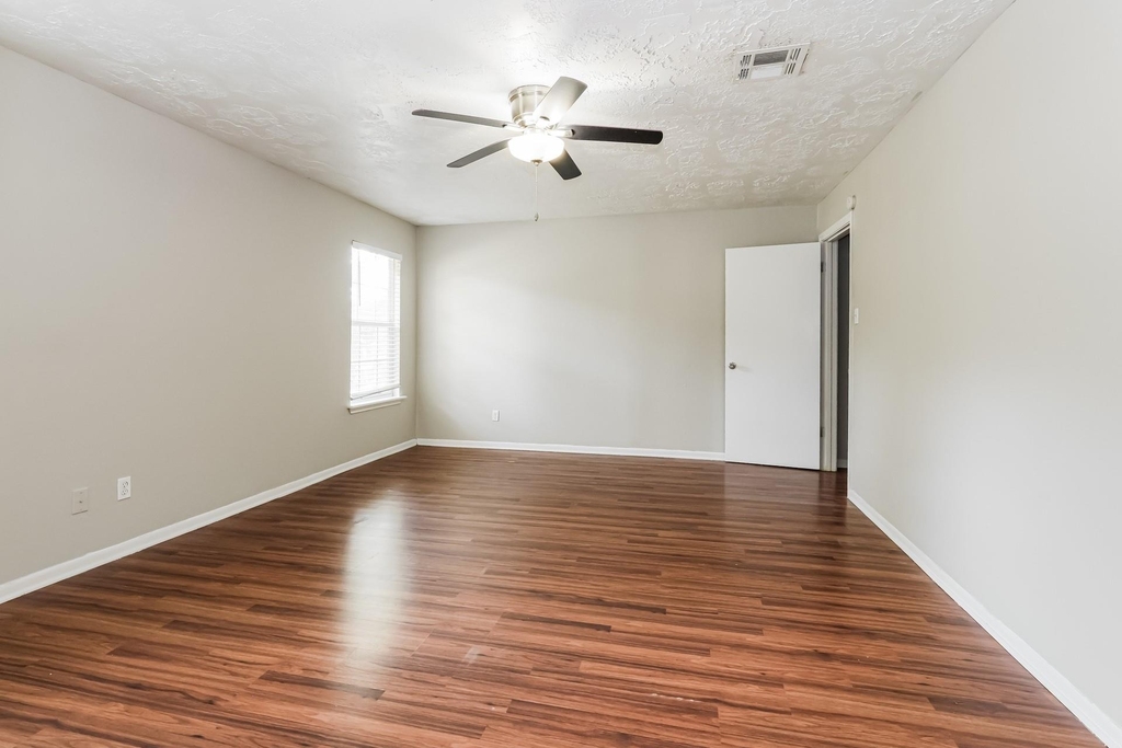 10122 Woodhollow Drive - Photo 12