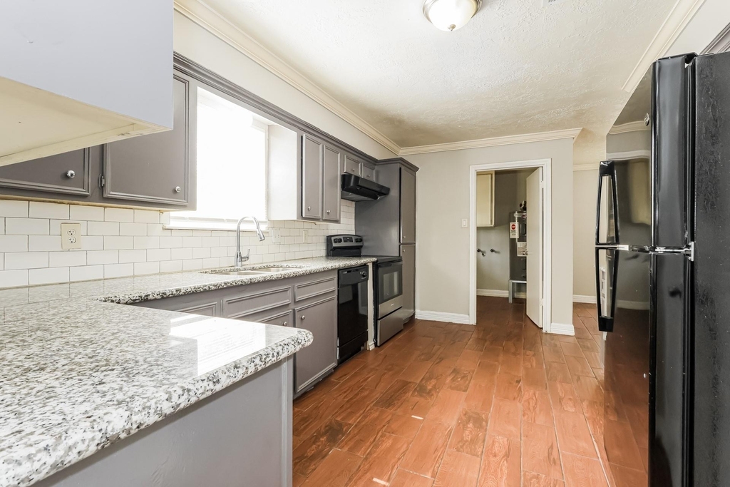 10122 Woodhollow Drive - Photo 8