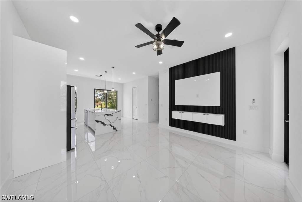 1213 Dodwin Street E - Photo 5