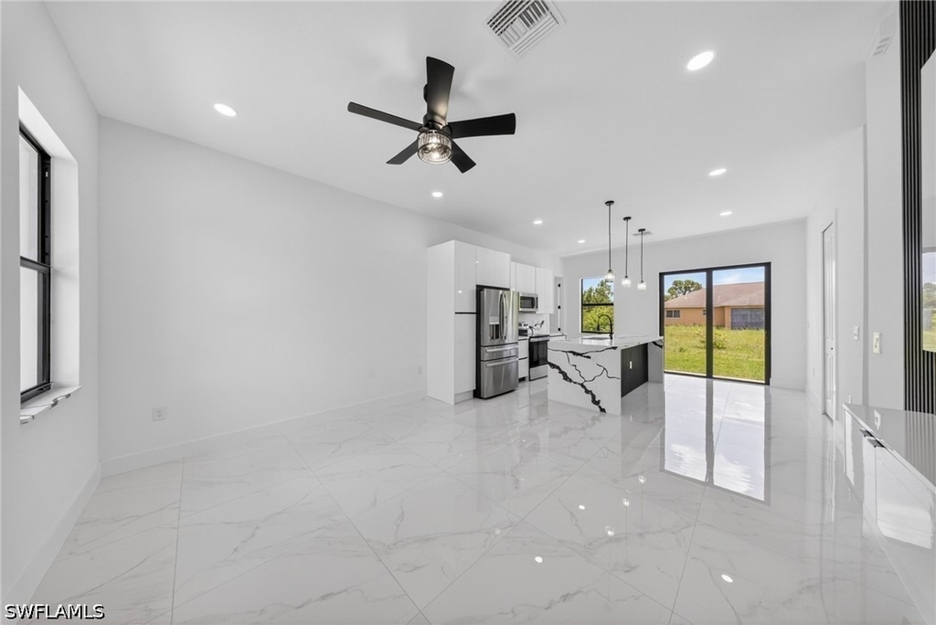 1213 Dodwin Street E - Photo 9