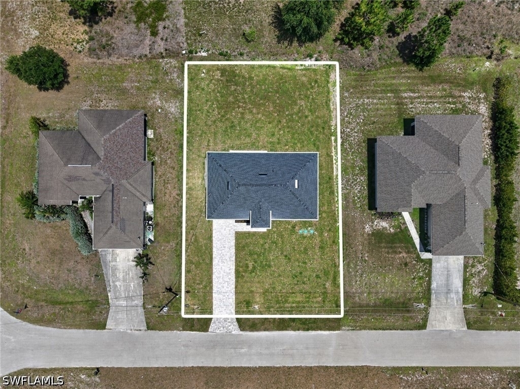 1213 Dodwin Street E - Photo 1