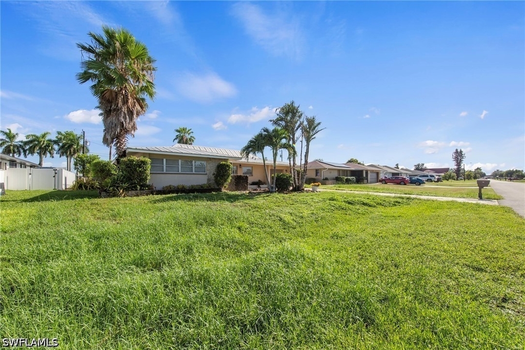 1211 Se 34th Street - Photo 2