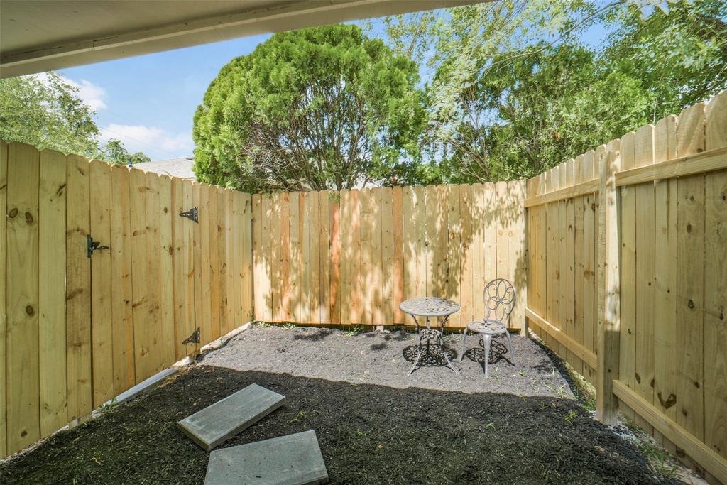 18147 Dinner Creek Drive - Photo 4