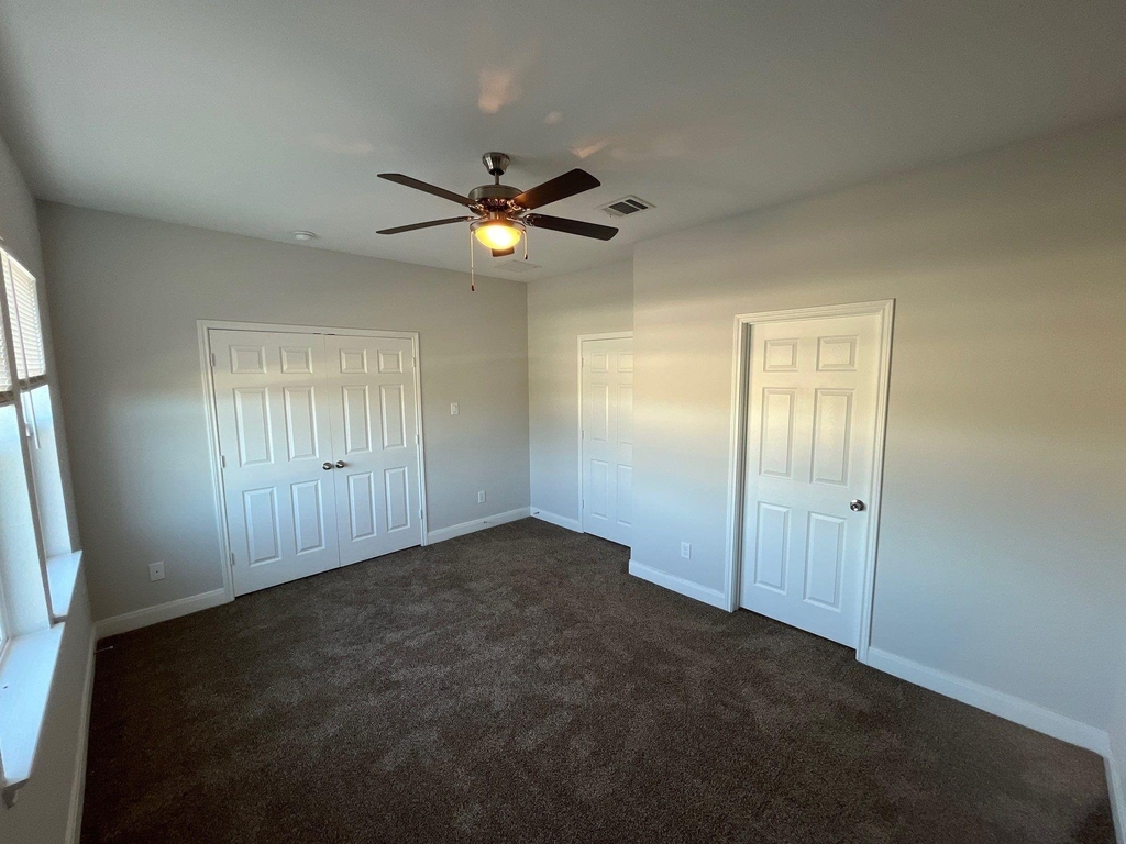 832 Elkhart Street - Photo 8