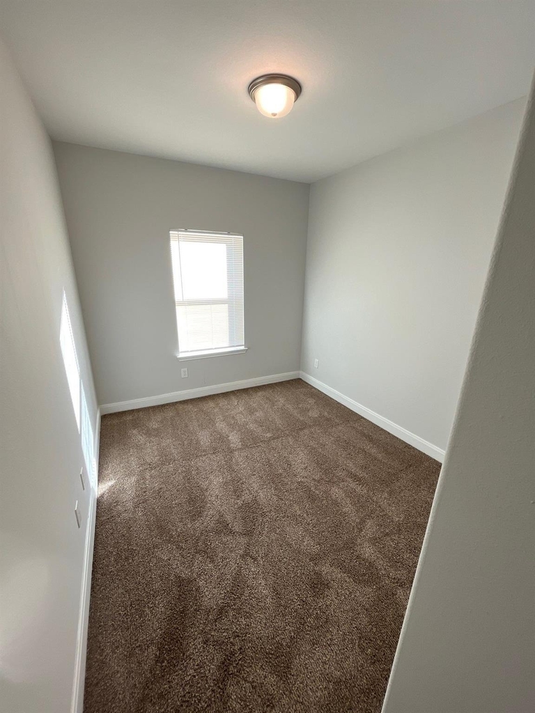 832 Elkhart Street - Photo 14