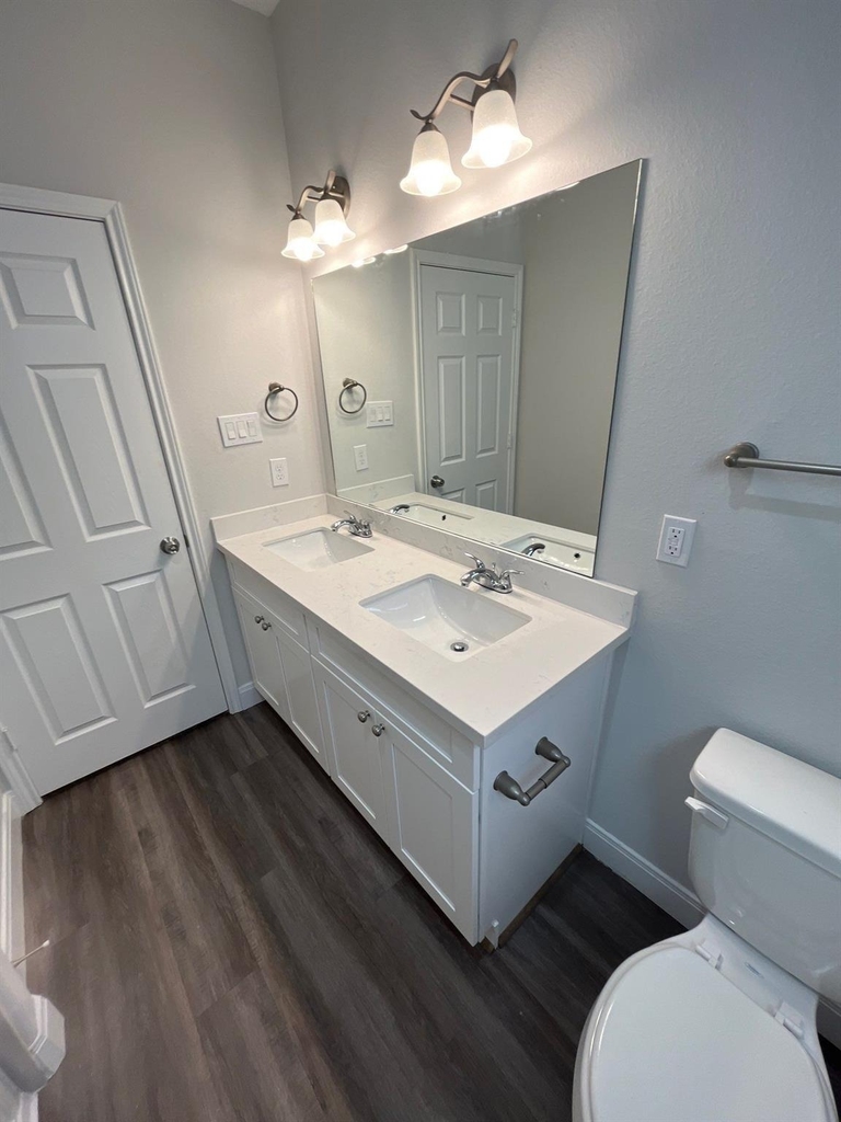 832 Elkhart Street - Photo 9