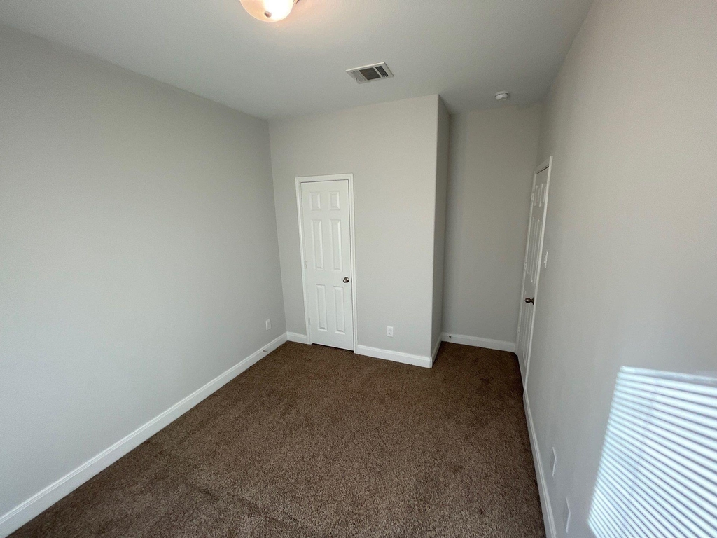 832 Elkhart Street - Photo 13