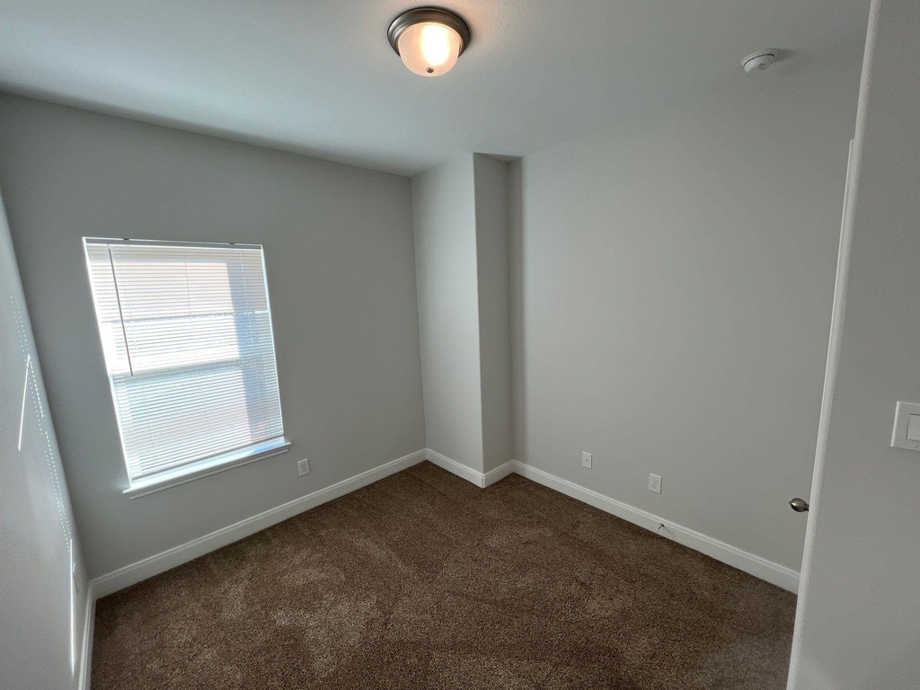 832 Elkhart Street - Photo 12