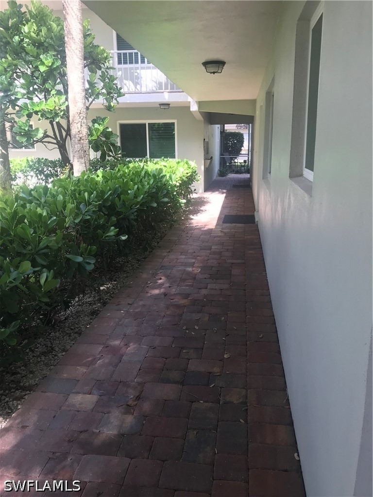 523 Broad Avenue S - Photo 2