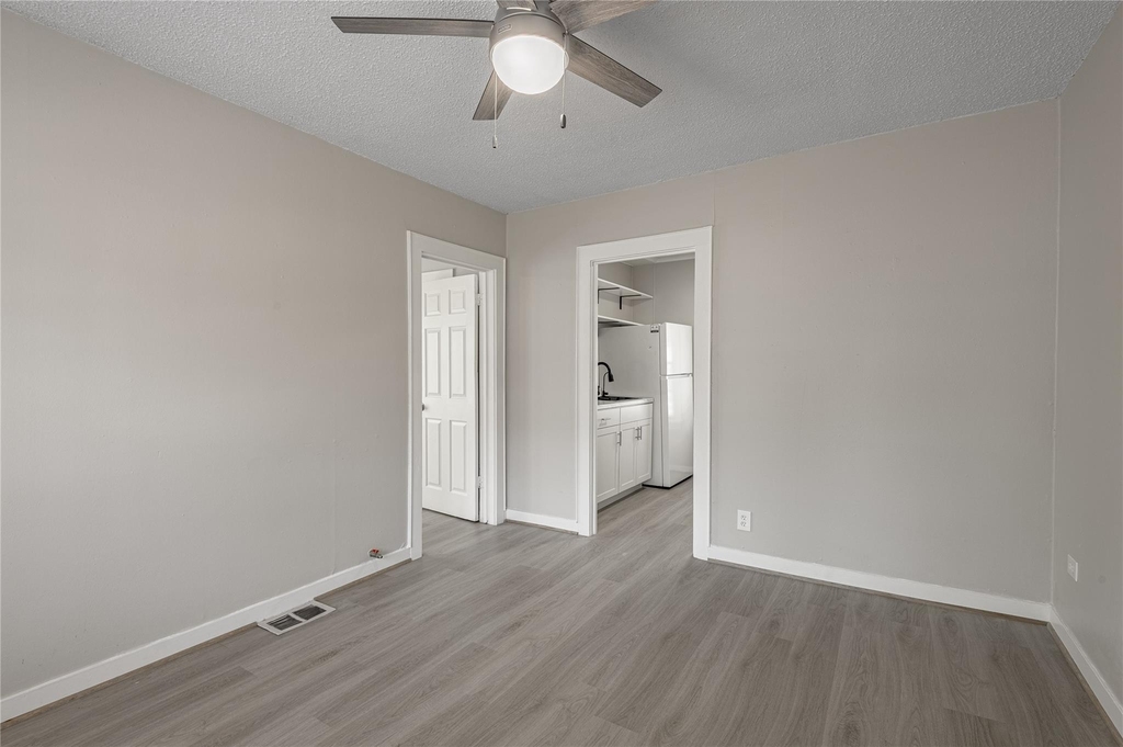 811 Sam Houston Avenue - Photo 3
