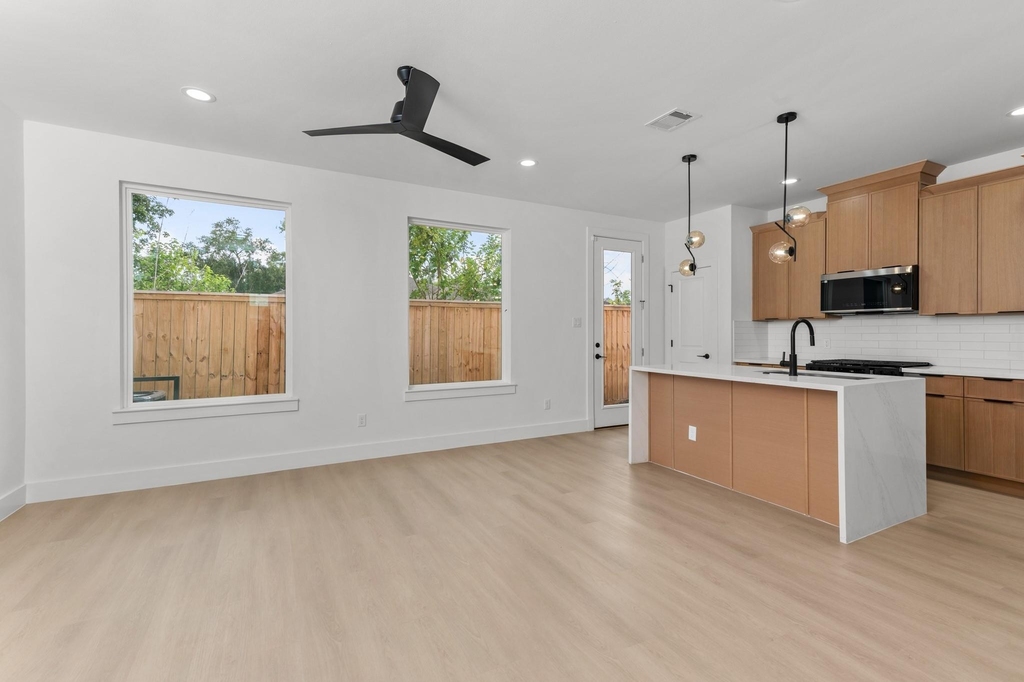 7208 Weyburn Street - Photo 4