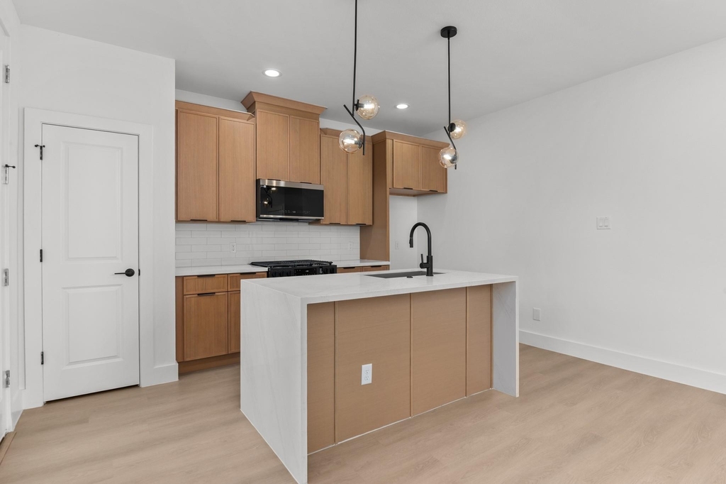 7208 Weyburn Street - Photo 5