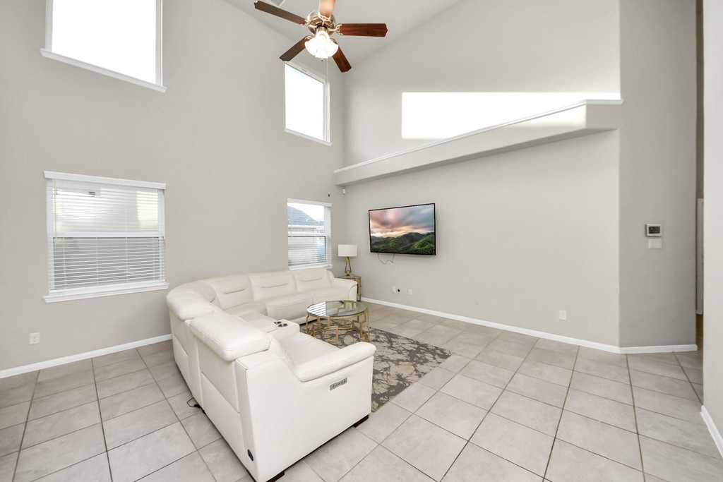 6302 Prince Place Drive - Photo 4