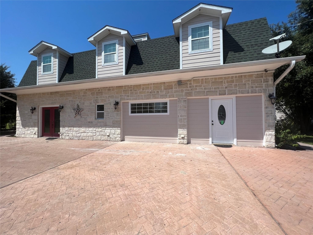 9500 Mayfield Avenue - Photo 0