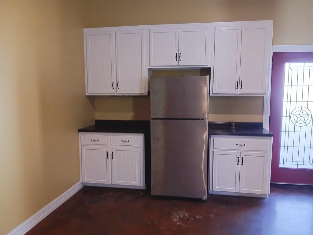 9500 Mayfield Avenue - Photo 3