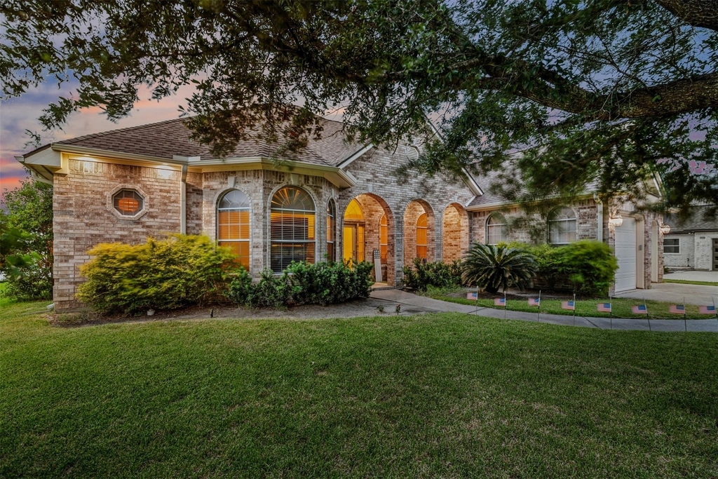 14030 Shoreline Drive - Photo 2