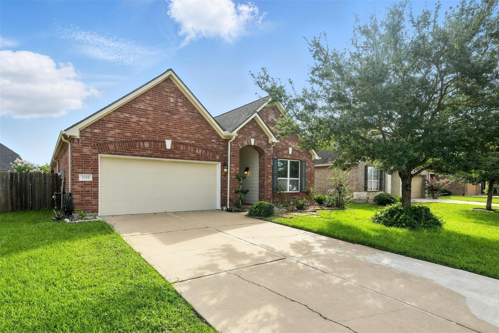 9219 Gilbert Hollow Drive - Photo 4
