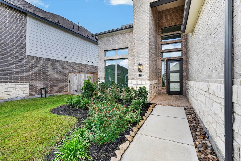 2803 Sweet Honey Lane - Photo 2