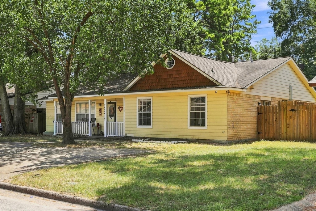 1712 Hazelwood Street - Photo 0